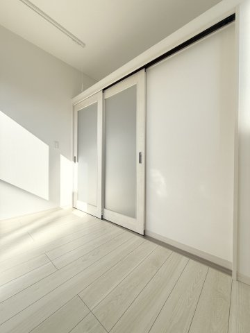 アイリスサンタ久留米 の洋室|リビングと洋室を仕切れます