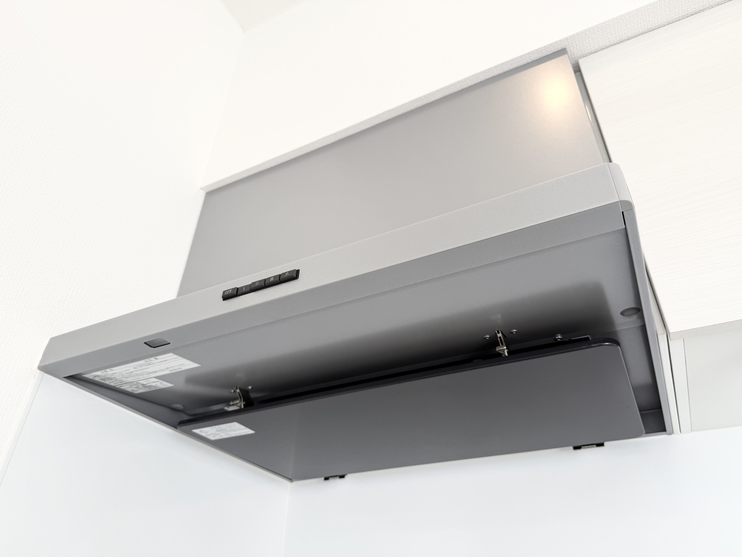 アイリスサンタ久留米 のキッチン|整流版がついたレンジフードなので、お掃除も楽チン