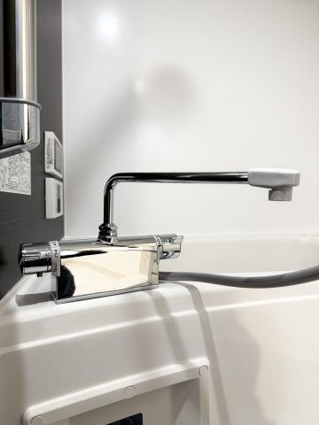 アイリスサンタ久留米 の浴室|ホテルや温泉などでよく設置されている温度調整ができるシャワー付き混合水栓