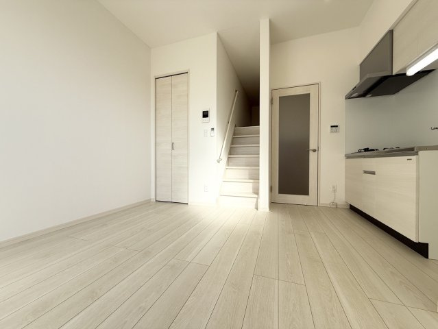 アイリスサンタ久留米 の居間・リビング|8帖の開放感のある綺麗なリビング