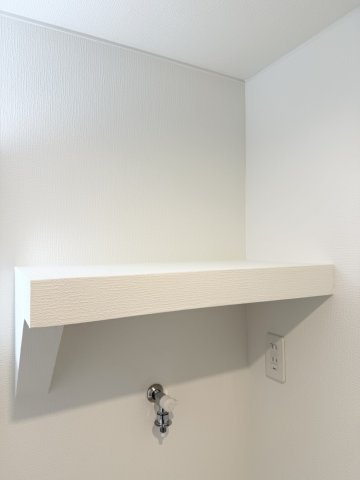 アイリスサンタ久留米 の収納|洗濯機の上に棚がついてます。洗剤など置けます