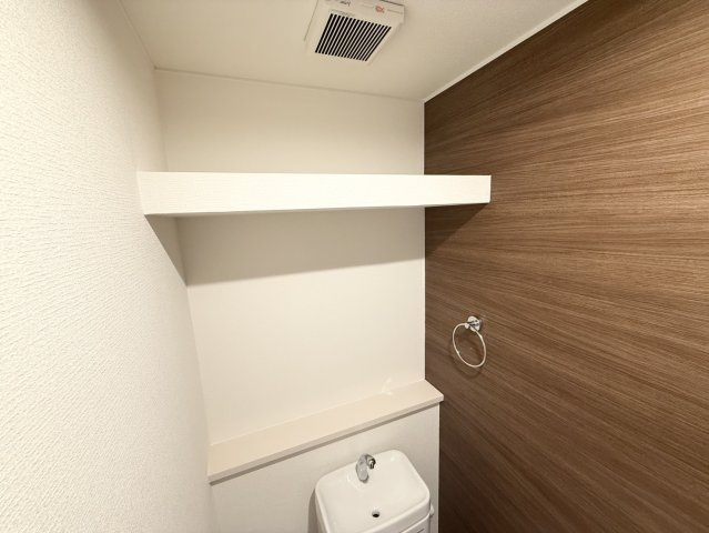 アイリスサンタ久留米 の収納|トイレの中にも棚がついています
