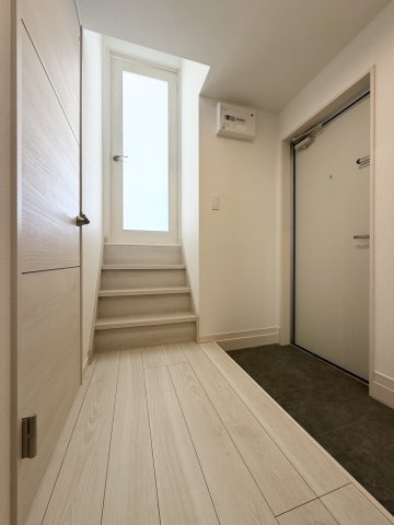 アイリスサンタ久留米 の玄関|玄関入り口。扉を開けたらリビングへ