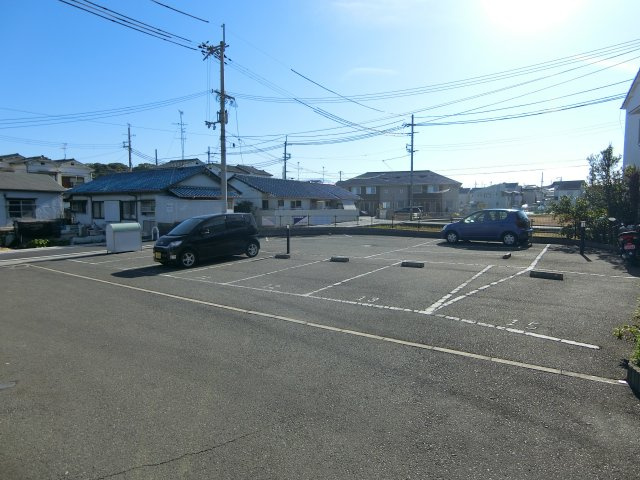 フジパレスアサヒの駐車場