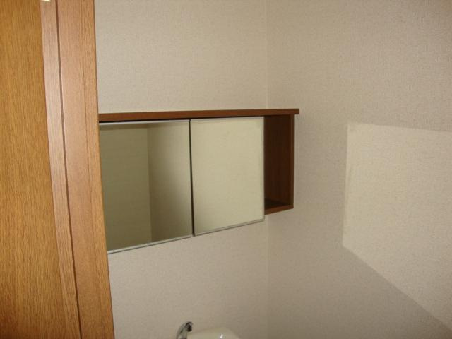 プチメゾン辰のトイレ|トイレ収納