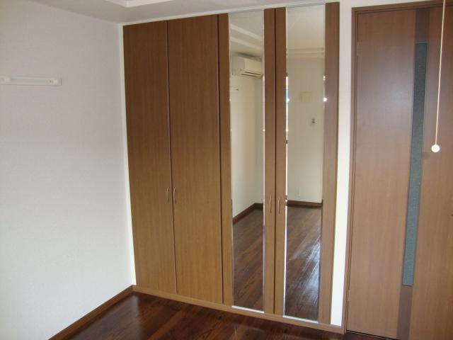 プチメゾン辰の内装|クローゼット