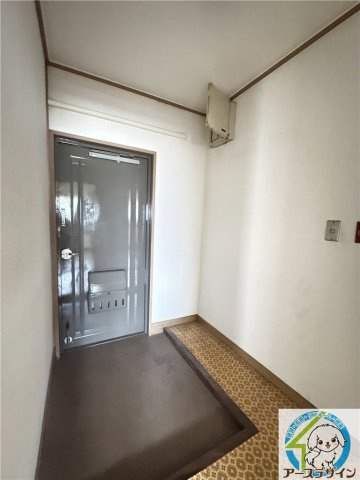 【アースデザイン】城の宮第二住宅17号棟　収益利用に◎の玄関