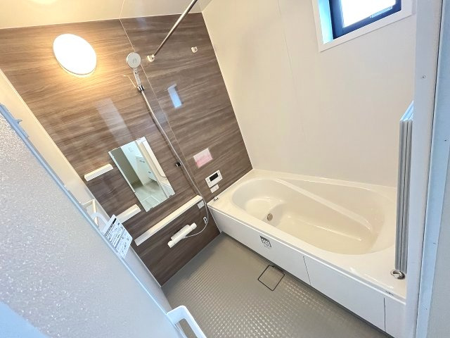 【浴室】 | 福岡市西区横浜1丁目5期　1号棟（全3棟）【仲介手数料無料・0円】 | 施工例。浴室です。施工例は完成時と異なる場合があります。