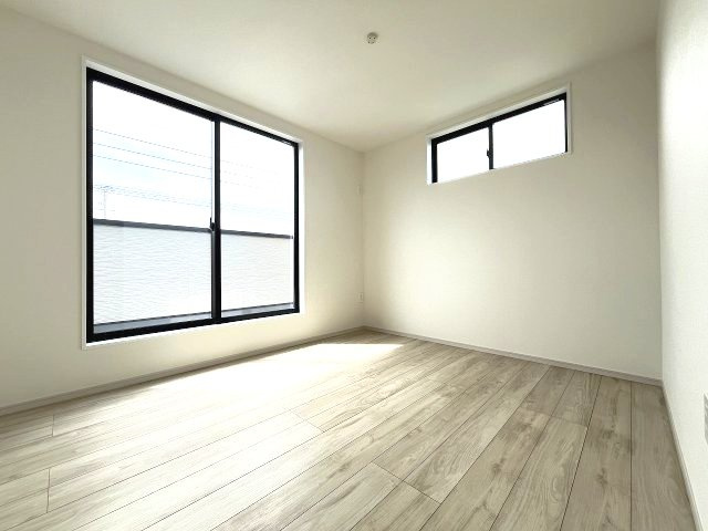 【寝室】 | 福岡市西区横浜1丁目5期　1号棟（全3棟）【仲介手数料無料・0円】 | 現地写真。3階主寝室です。