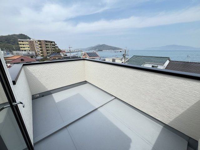 【バルコニー】 | 福岡市西区横浜1丁目5期　1号棟（全3棟）【仲介手数料無料・0円】 | 施工例。施工例は完成時と異なる場合があります。