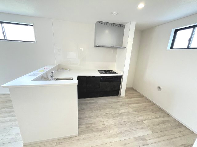 【キッチン】 | 福岡市西区横浜1丁目5期　1号棟（全3棟）【仲介手数料無料・0円】 | 施工例。施工例は完成時と異なる場合があります。
