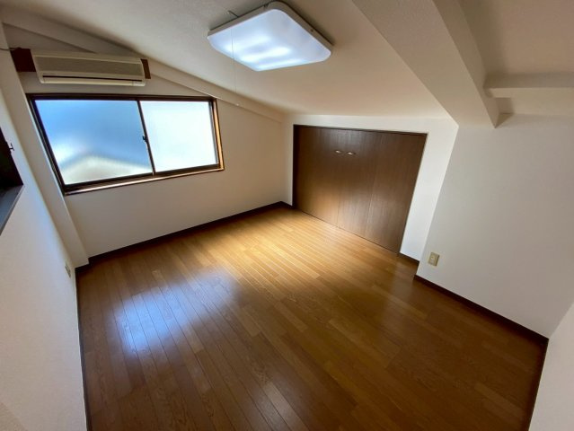 岩屋中町2丁目貸戸建の居間・リビング