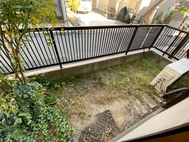 岩屋中町2丁目貸戸建の庭