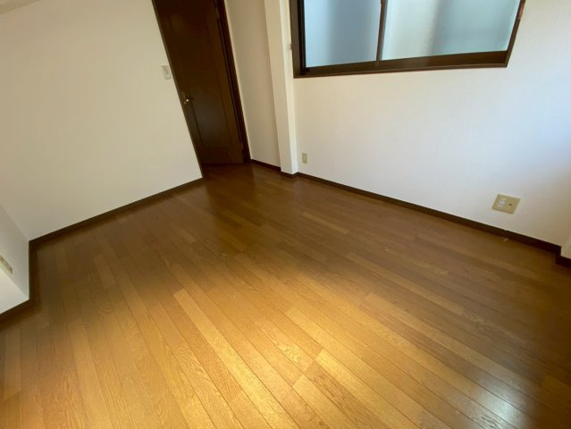 岩屋中町2丁目貸戸建の居間・リビング