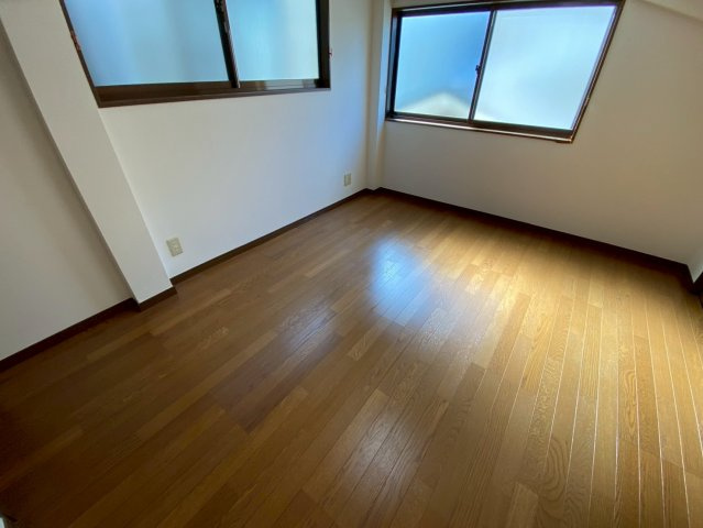 岩屋中町2丁目貸戸建の居間・リビング