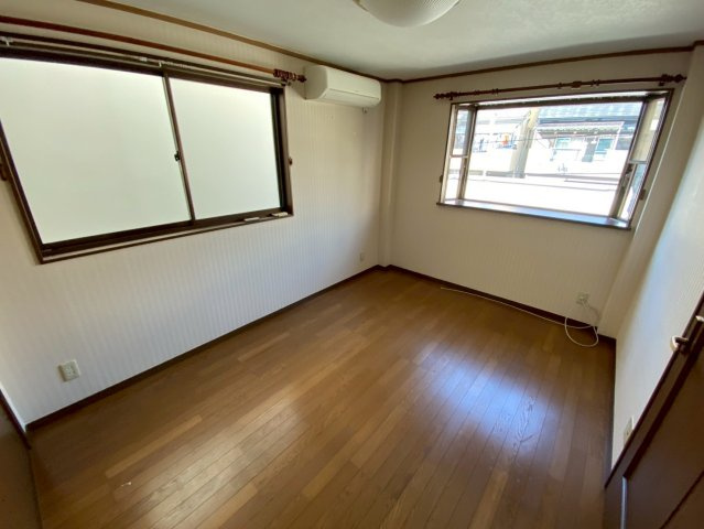 岩屋中町2丁目貸戸建の居間・リビング