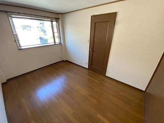 岩屋中町2丁目貸戸建の居間・リビング