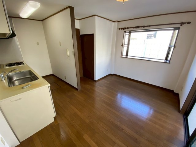 岩屋中町2丁目貸戸建の居間・リビング