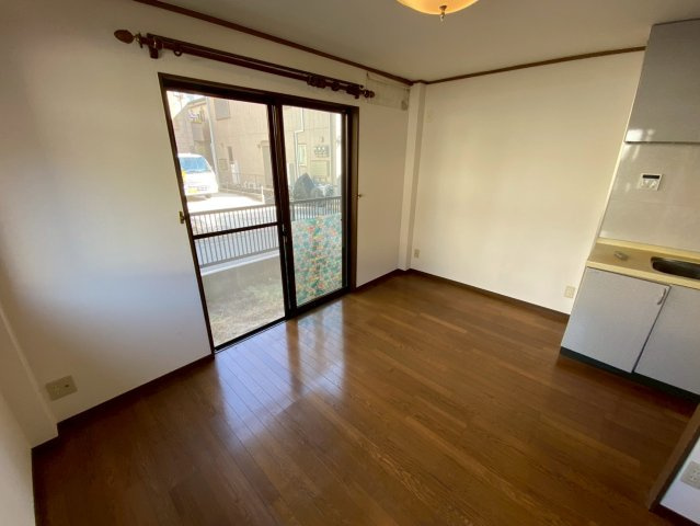 岩屋中町2丁目貸戸建の居間・リビング