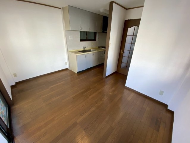 岩屋中町2丁目貸戸建の居間・リビング