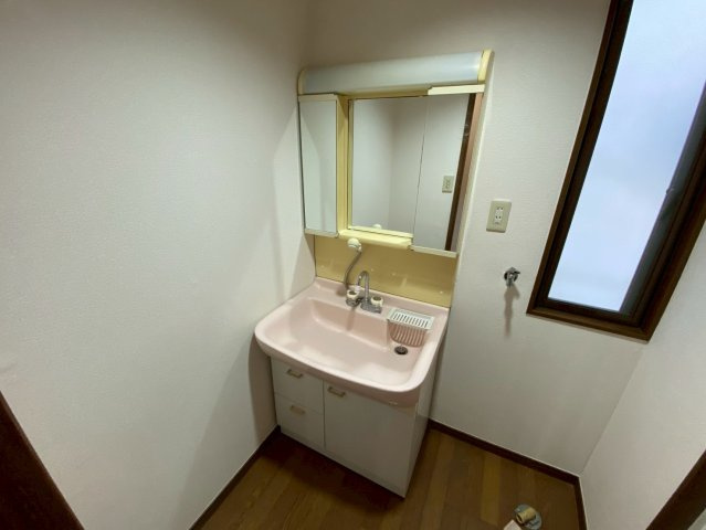 岩屋中町2丁目貸戸建の洗面所