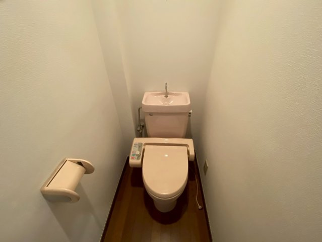 岩屋中町2丁目貸戸建のトイレ