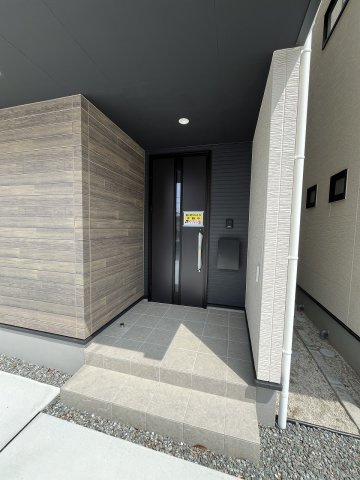 【玄関】 | 福岡市西区横浜1丁目5期　2号棟（全3棟）【仲介手数料無料・0円】 | 現地写真。