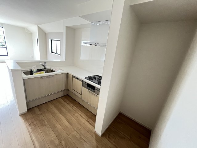 【キッチン】 | 福岡市西区横浜1丁目5期　2号棟（全3棟）【仲介手数料無料・0円】 | 施工例。施工例は完成時と異なる場合があります。
