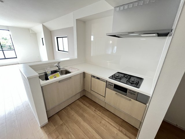 【キッチン】 | 福岡市西区横浜1丁目5期　2号棟（全3棟）【仲介手数料無料・0円】 | 施工例。施工例は完成時と異なる場合があります。