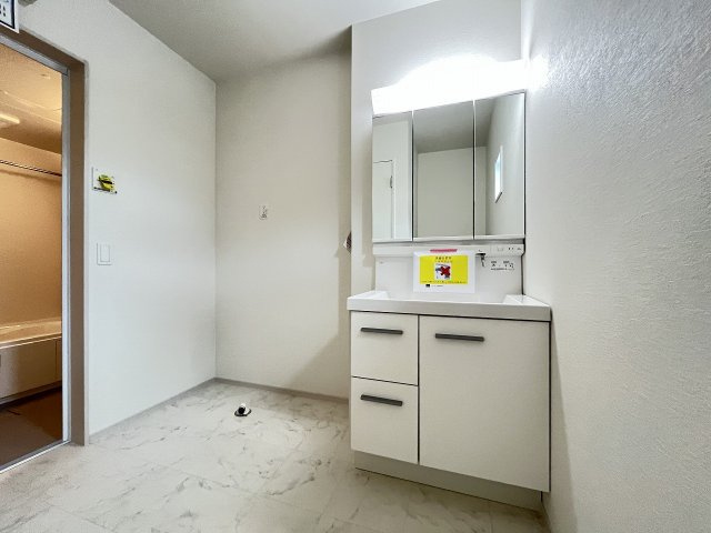 【洗面所】 | 福岡市西区横浜1丁目5期　2号棟（全3棟）【仲介手数料無料・0円】 | 施工例。施工例は完成時と異なる場合があります。