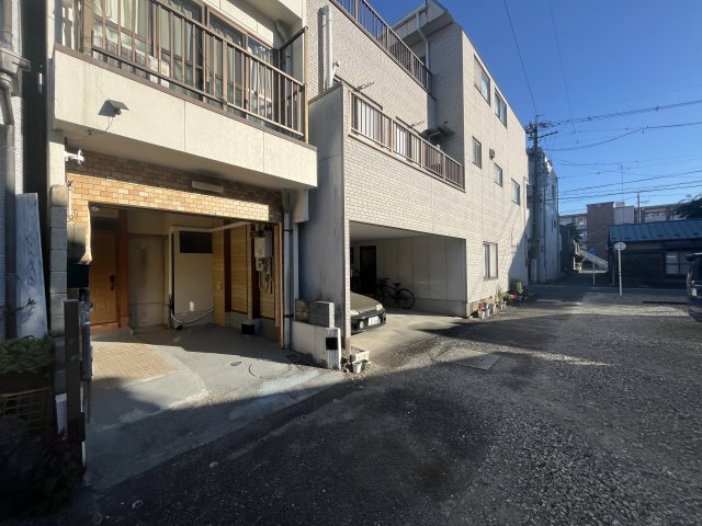 中古住宅　元宮町3丁目の前面道路含む現地写真