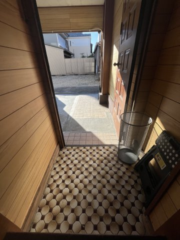 中古住宅　元宮町3丁目の玄関