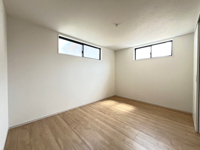 【洋室】 | 福岡市西区横浜1丁目5期　3号棟（全3棟）【仲介手数料無料・0円】 | 現地写真。1階洋室です。