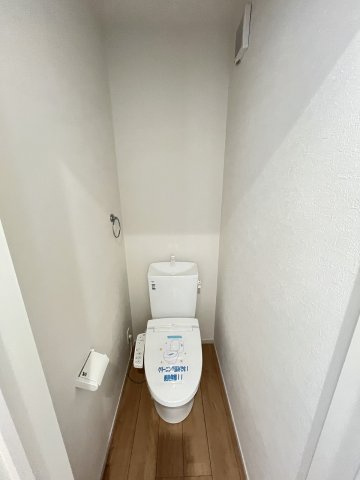 【トイレ】 | 福岡市西区横浜1丁目5期　3号棟（全3棟）【仲介手数料無料・0円】 | 現地写真。2階にもトイレです。