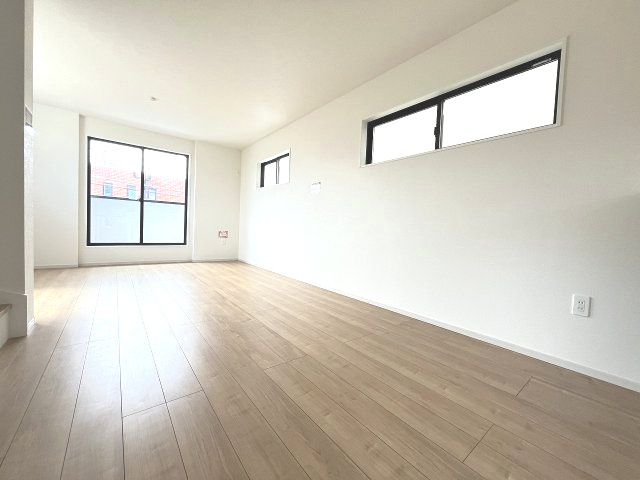 【居間・リビング】 | 福岡市西区横浜1丁目5期　3号棟（全3棟）【仲介手数料無料・0円】 | 現地写真。