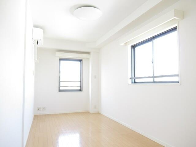 スカイグランデ京成小岩の洋室