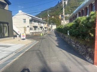 【前面道路含む現地写真】