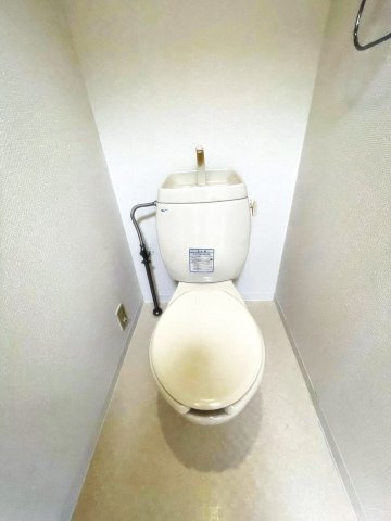 ジュネスパートⅢのトイレ|落ち着いた色調のトイレです