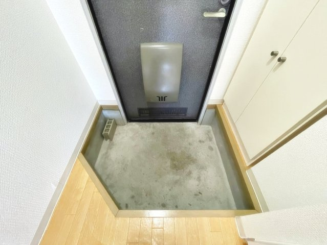 ジュネスパートⅢの玄関|明るい玄関です