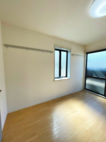 ジュネスパートⅢの居間・リビング|こちらの居間で趣味の時間をお楽しみください