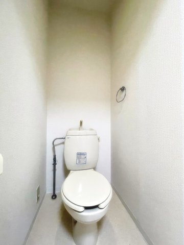 ジュネスパートⅢのトイレ|ゆったりとした空間のトイレです