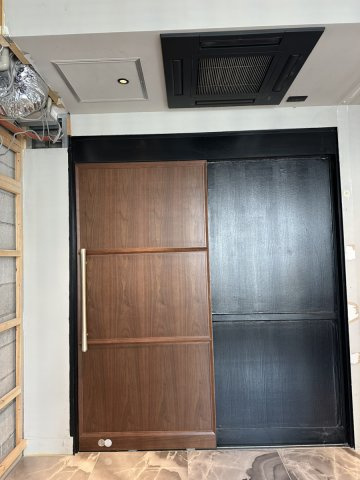 村田ビルの玄関