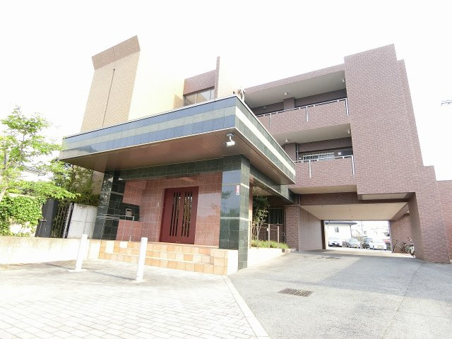 アーニスト国分の外観