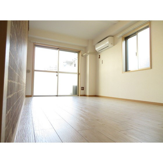 プレミアムバリュー板橋徳丸の居間・リビング|洋室