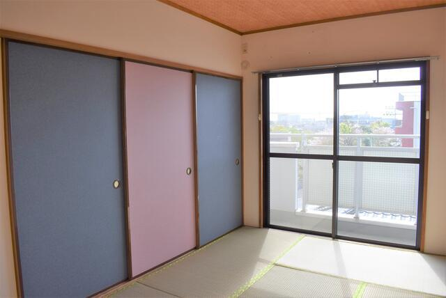 シャイネン市川の寝室