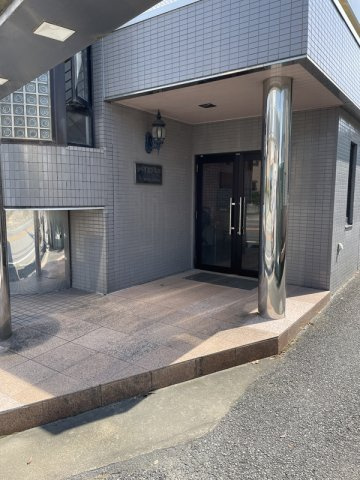 シャイネン市川のエントランス