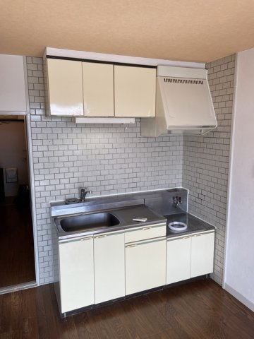 シャイネン市川のキッチン