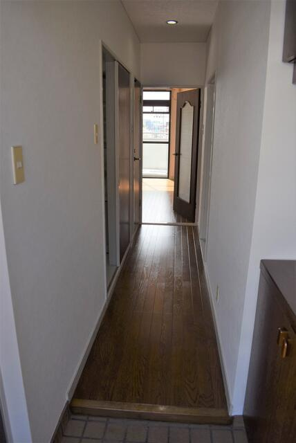 シャイネン市川の玄関