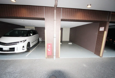 ブライズ西巣鴨の駐車場