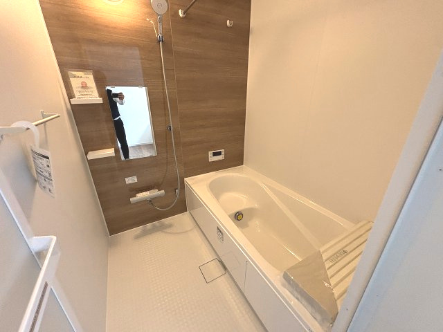 【内装】 | 春日市白水ヶ丘2丁目4期　1号棟（全2棟） | 施工例。浴室です。施工例は完成時と異なる場合があります。